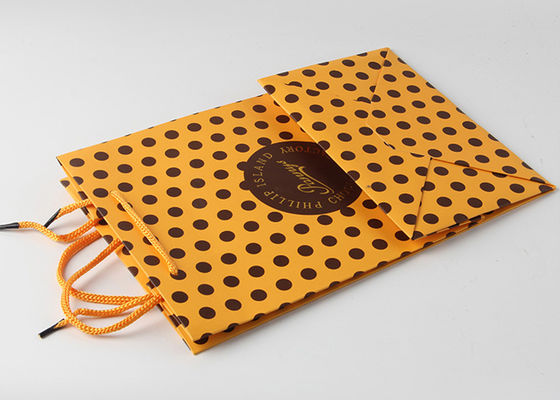 Nylon de Verpakkingszakken van de Handvat Decoratieve Gift met Gouden Folie Heet Zegel en Puntpatroon